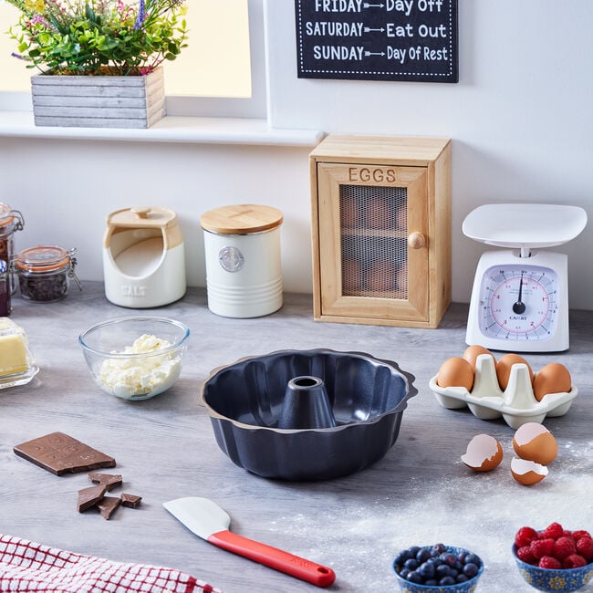 Connoisseur Fluted Tube Cake Tin 9"